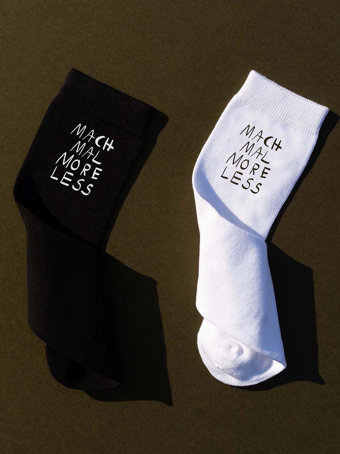 Socken unisex — "MACH MAL MORE LESS"
