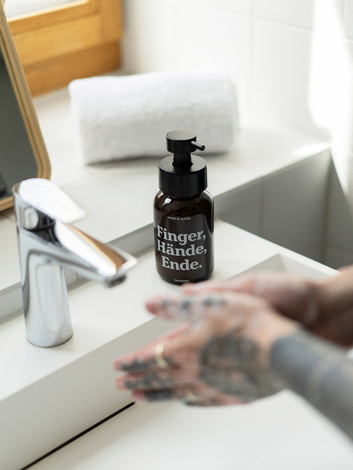 FiNGER, HÄNDE, ENDE. — FLÜSSiGSEiFE + NACHSCHUB